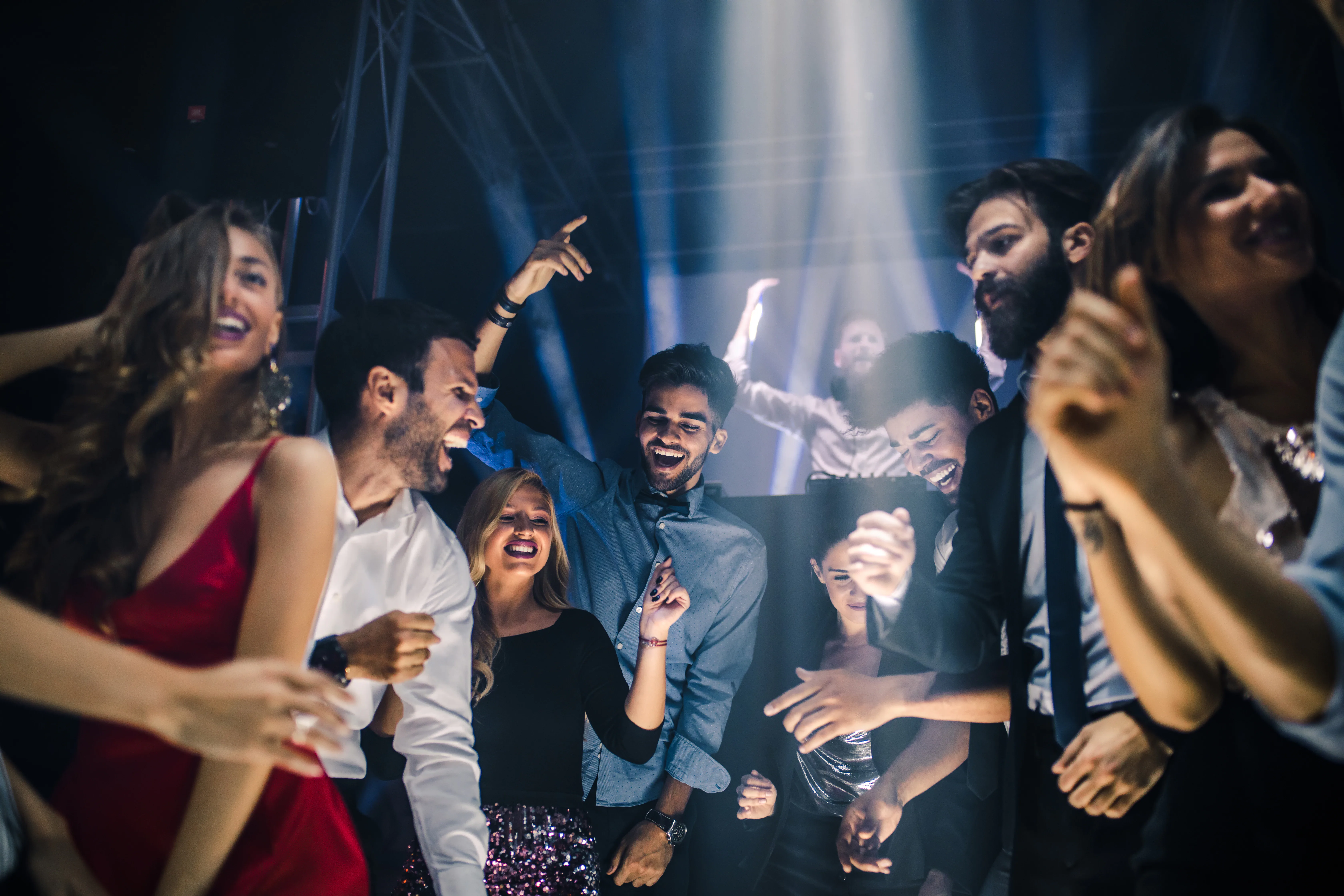 Público comemorando em um evento